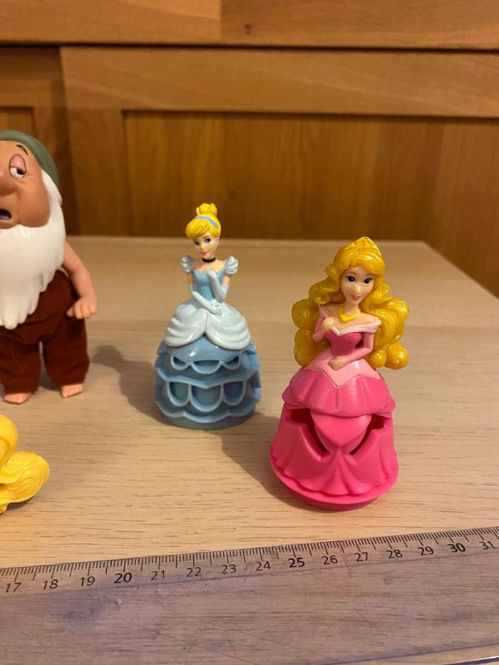 Jouets figurines princesses Disney aurore cendrillon nains pirates bouton d’or raiponce - photo numéro 4