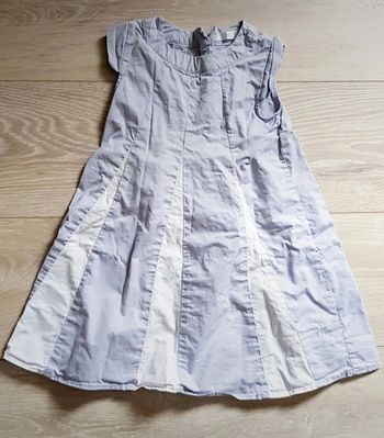 Robe blanche et bleue 2 ans en excellent état