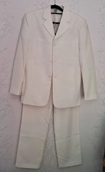 Costume blanc cassé