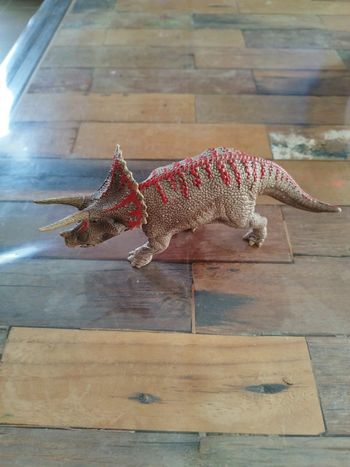 Dinosaure triceratops Schleich