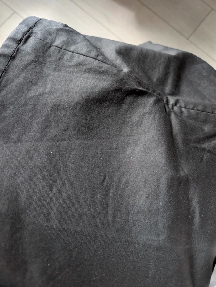 Jupe noire effet légèrement brillant - photo numéro 3