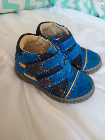 Chaussures/botillons à scratchs pointure 21