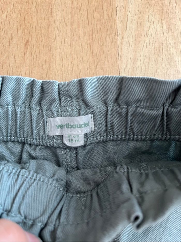 Short vert kaki Vertbaudet fille 18mois TBE - photo numéro 3