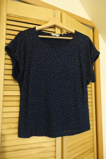 T-shirt bleu marine strass