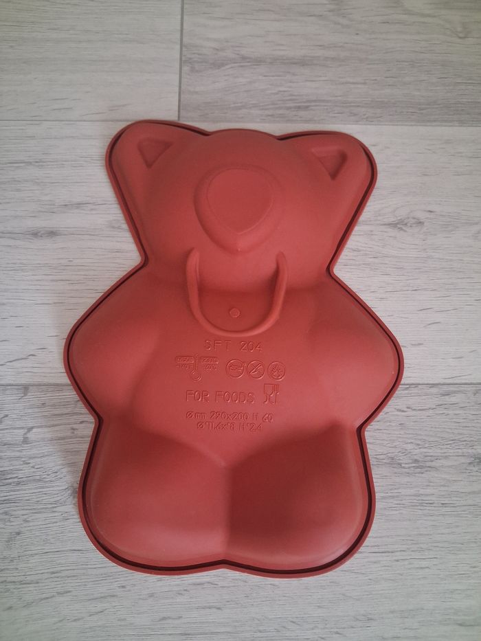 Moule en silicone bordeaux "Ourson" en tres bon etat