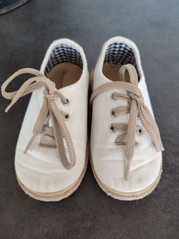 Chaussures blanches garçon 23