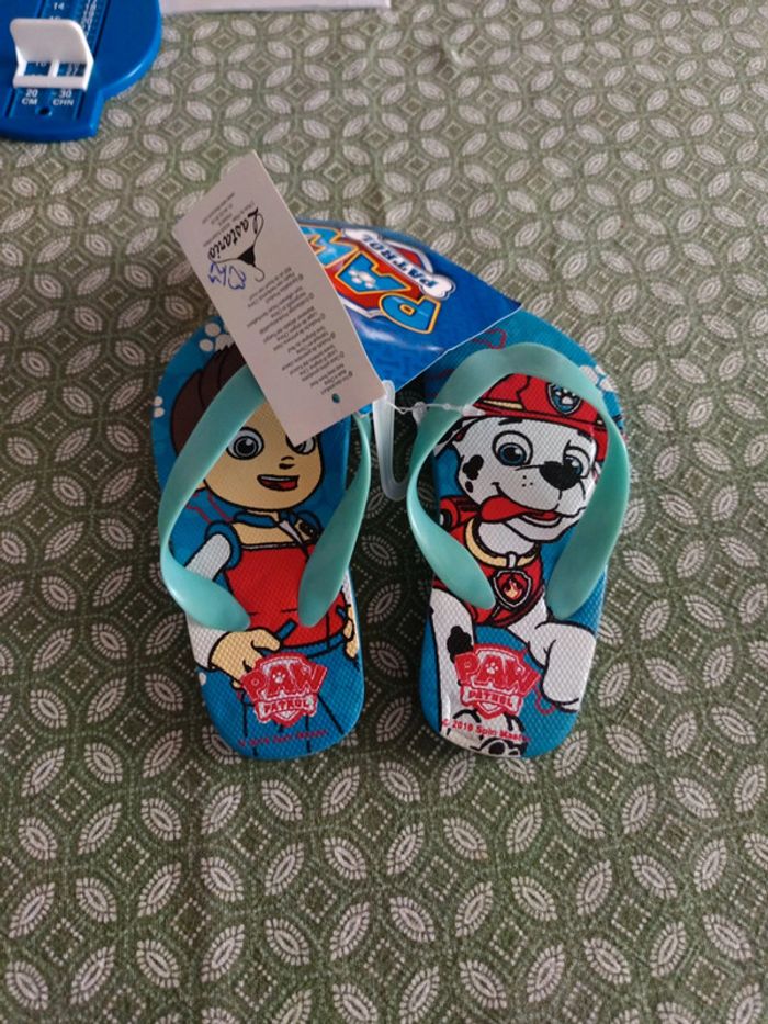 Paire de claquettes neuve Pat patrouille taille 23/24