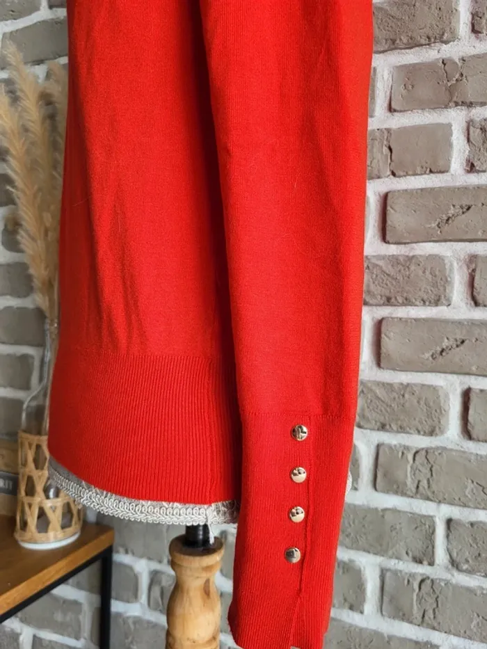 Pull rouge corail Zara boutons dorés - douceur chic - photo numéro 5