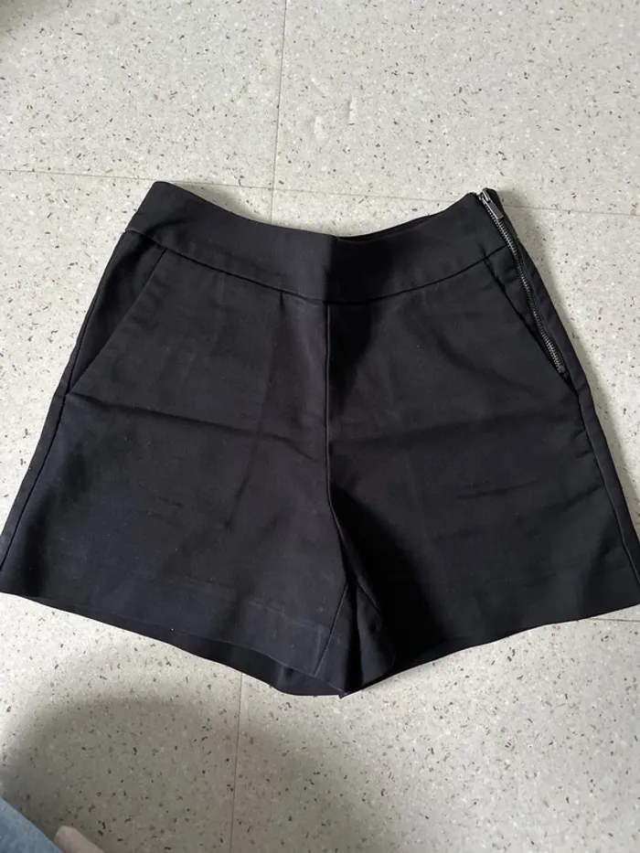 Short noir