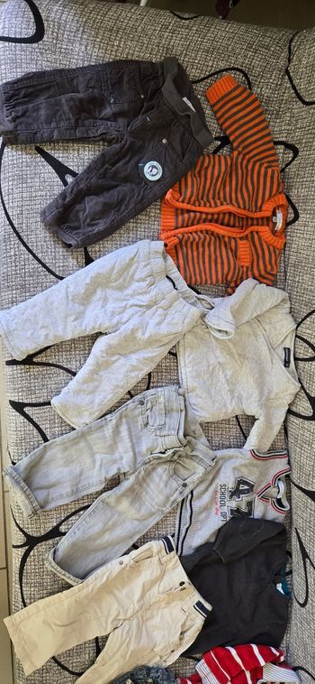 Lot 32 vêtements garçon 6 mois