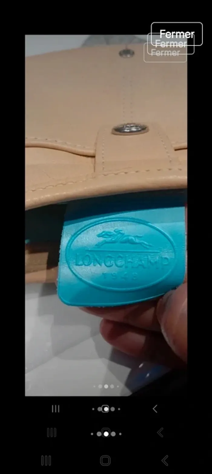 Sac porte épaule longchamp beige 15x29x2 tt est visible sur les photos - photo numéro 4