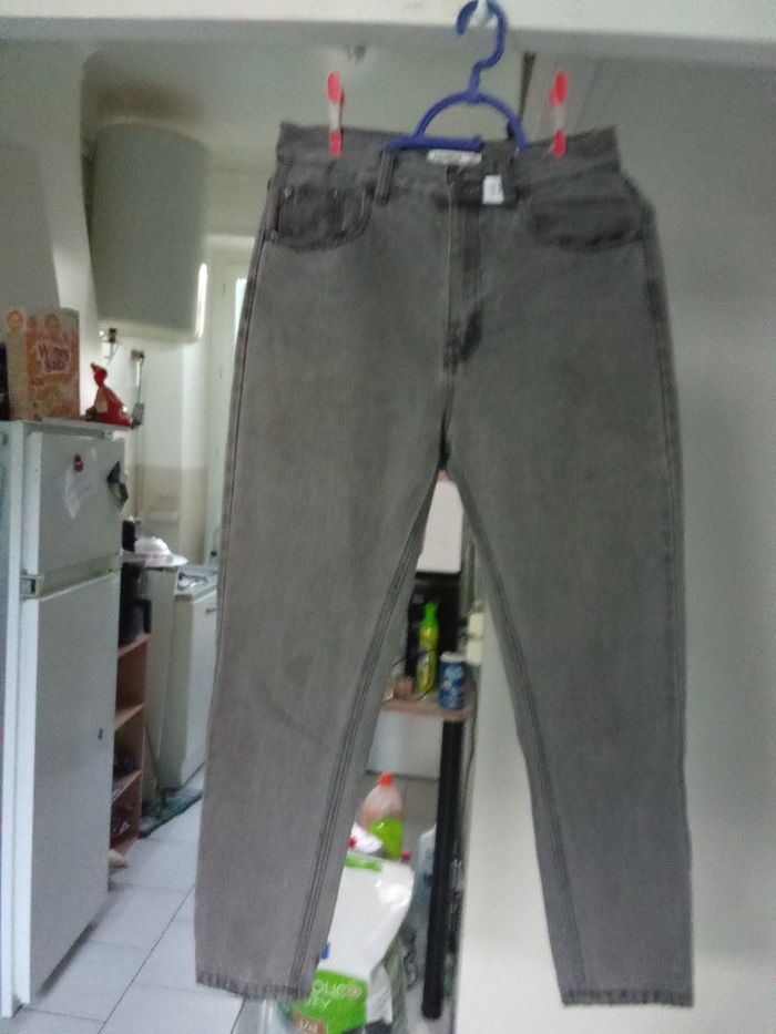 Jeans pull et bear taille 38 couleur gris