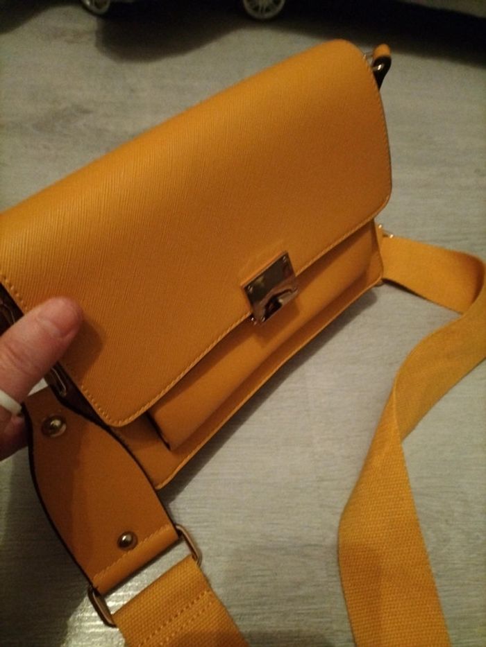 Sac à main Minelli jaune moutarde modèle milaine format moyen avec anse en tissu - photo numéro 8