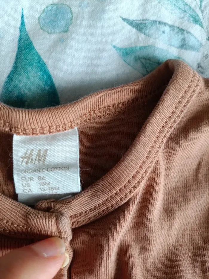 Lot 2 bodies H&M sans manches 86cm - photo numéro 2