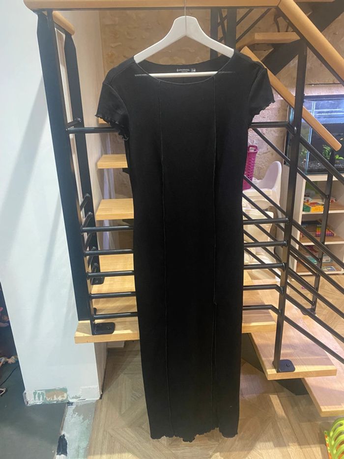 Robe noire fendu
