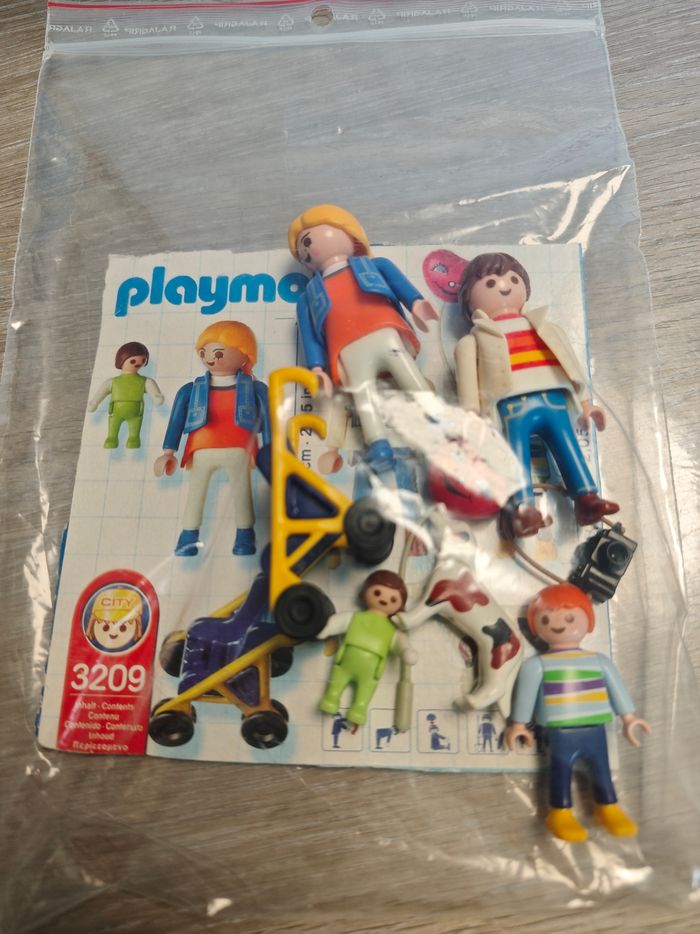 Playmobil 3209 Famille et poussette - photo numéro 2