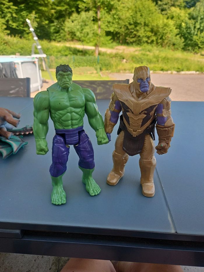 Lot de 2 figurines marvel 30cm
