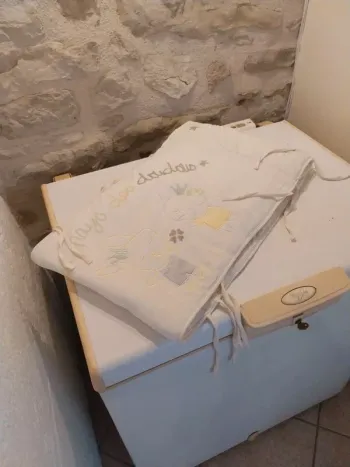 Tour de lit bébé cocoon 40x180 cm en tres bon etat