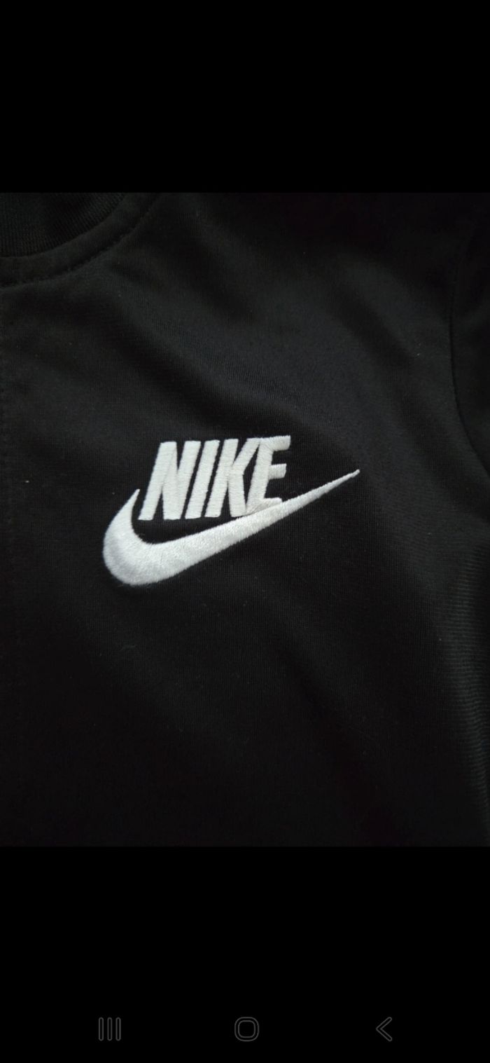 Veste nike noire 5/6 ans - photo numéro 2
