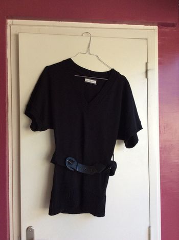 Pull noir col V avec ceinture T1