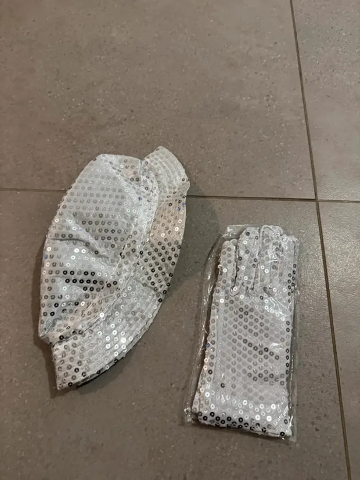Chapeau + gants à sequins argenté, neuf 58cm et gants taille unique - photo numéro 2