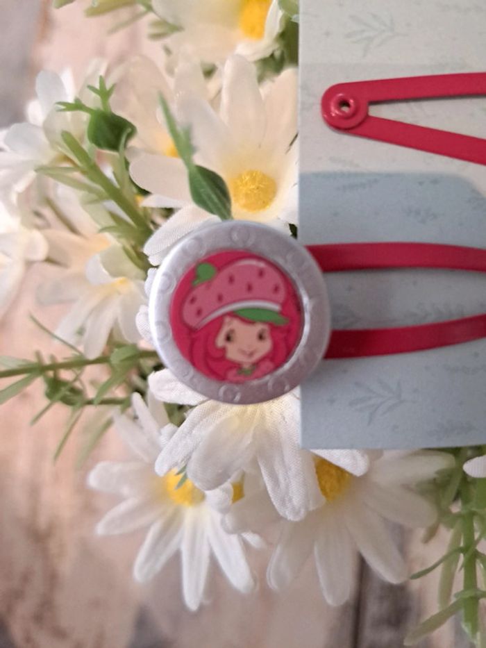 2 barrettes Charlotte aux fraises - photo numéro 2