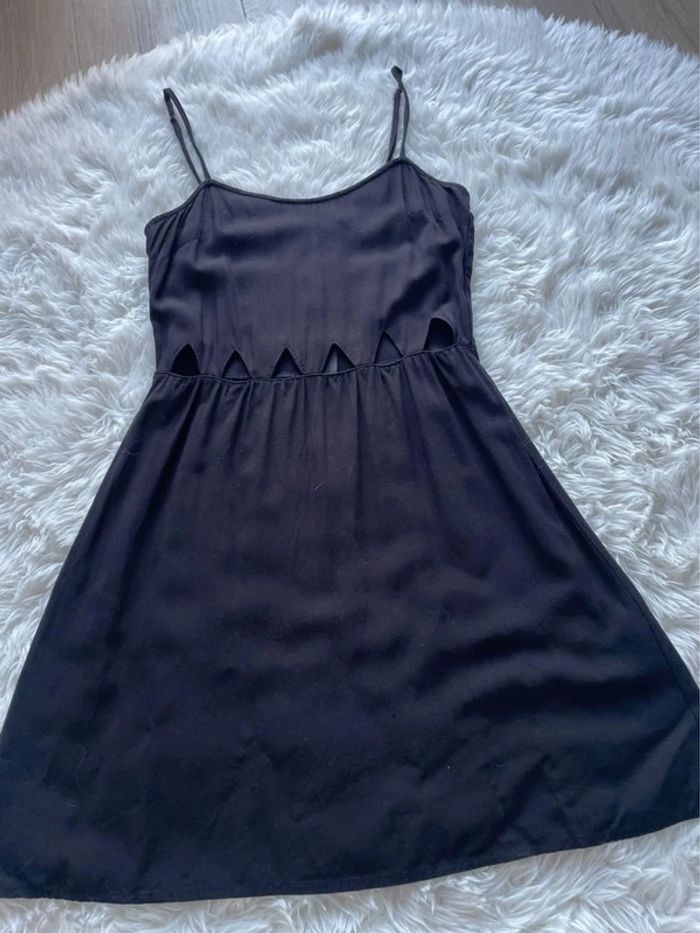 Petite robe noire fluide - photo numéro 3