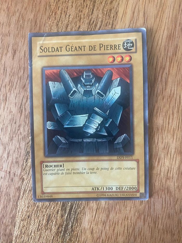 Carte Yu-Gi-Oh! Soldat géant de pierre DDY-F011