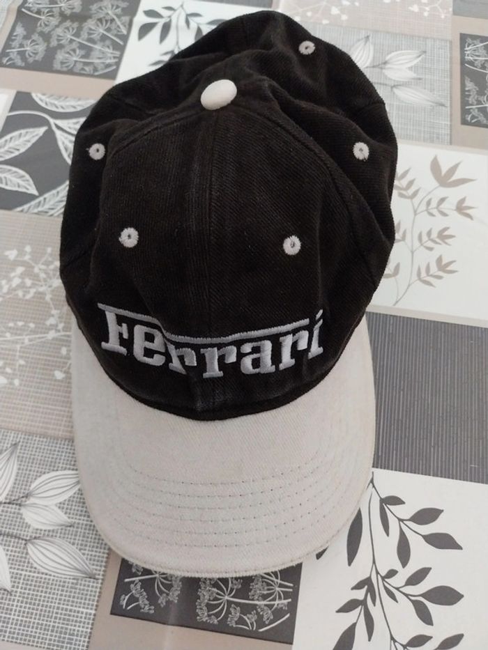 Casquette ferrari