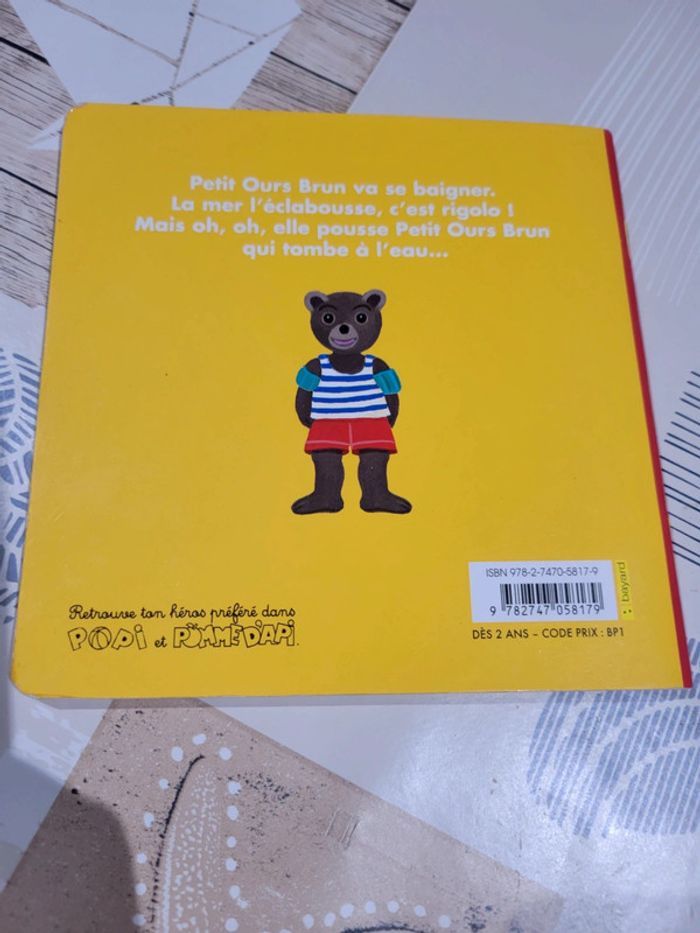 Petit ours brun se baigne - photo numéro 2