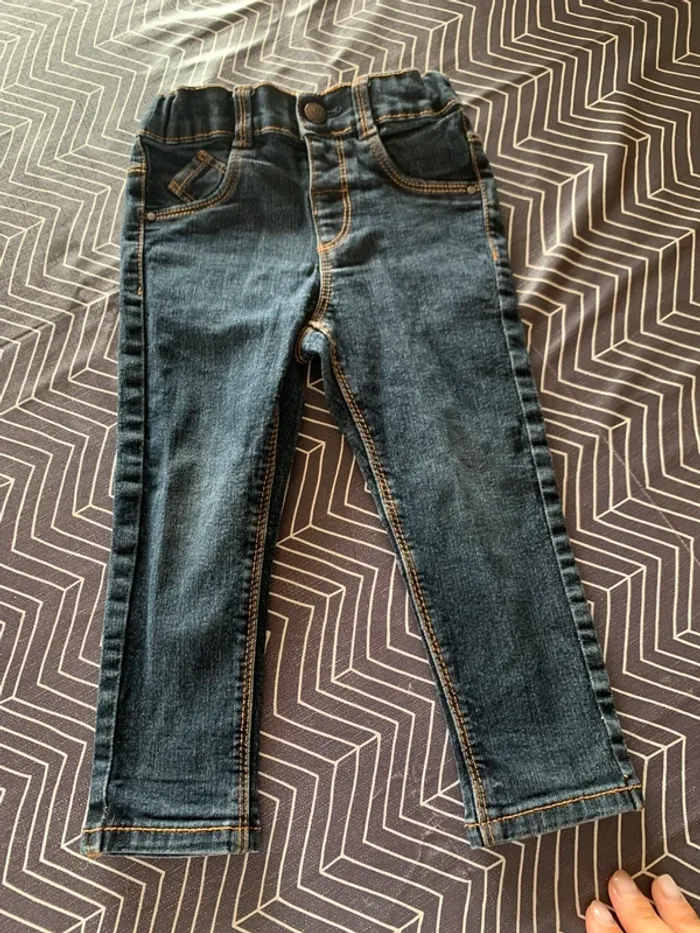 Lot 1 jeans et 2 pantalons Kiabi 24mois - photo numéro 2