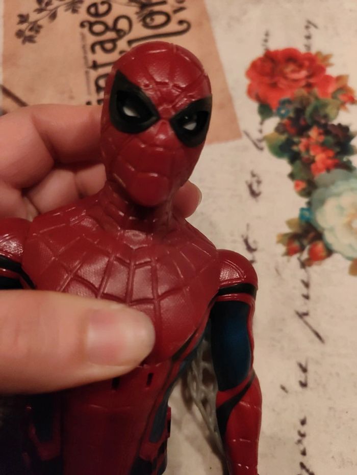 Figurine parlante articulée spiderman - photo numéro 4