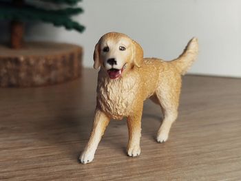 Figurine animal chien golden retriever Schleich