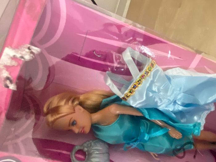 Superbe coffret de 4 poupées neuf - photo numéro 3