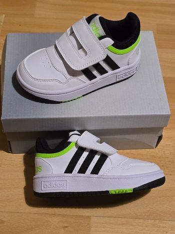 NEUVES!!!  (NON PORTÉES)😍💙🤩superbe baskets ADIDAS pointure 24 garçon 💙😍🤩