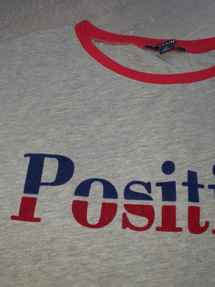 tee short gris et rouge kiabi - photo numéro 2