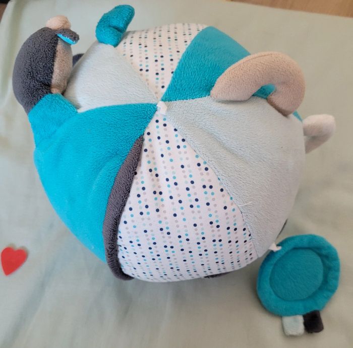 Balle d'activités bébé velours adaptée dès la naissance - photo numéro 5