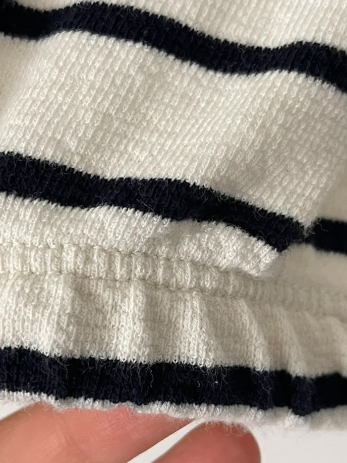 Petit haut style marinière manches courtes à rayures bleu marine sur fond écru Mango taille XS-S - photo numéro 4