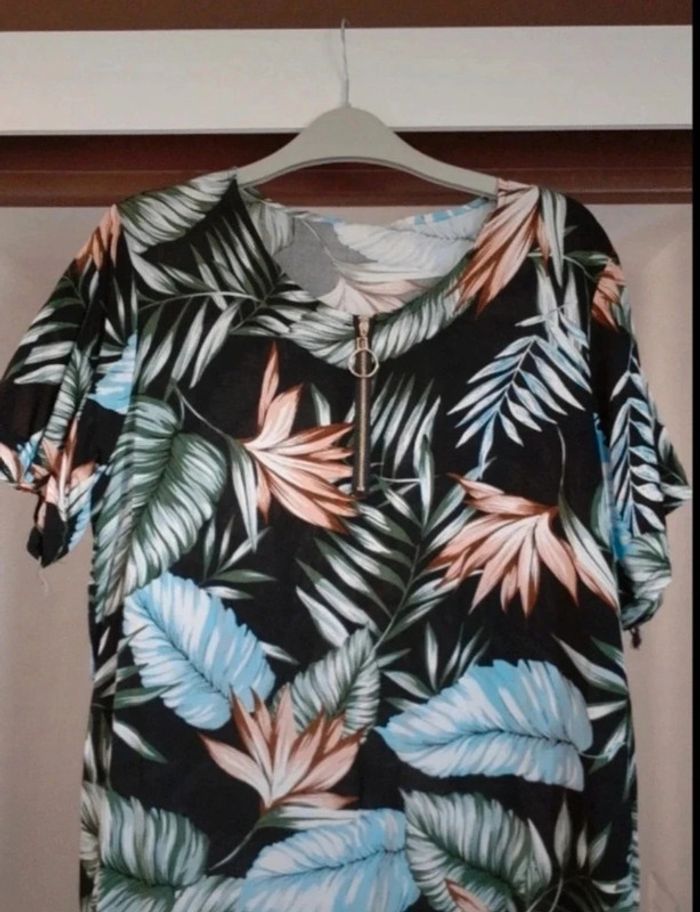 Robe tunique taille unique jusqu'à un 42. Neuve jamais portée