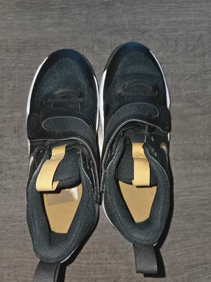 Basket nike pointure 37,5 - photo numéro 2