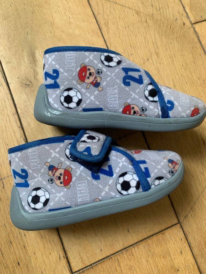 Chaussons foot taille 24 à scratch