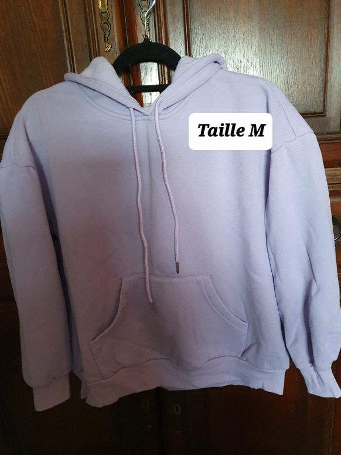 Sweat à capuche couleur parme