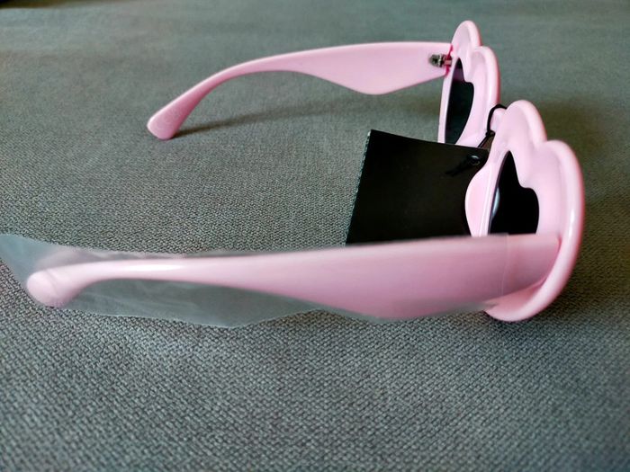 Lunettes de soleil cœur rose – Protection UV400 – Neuf avec étiquette - photo numéro 5