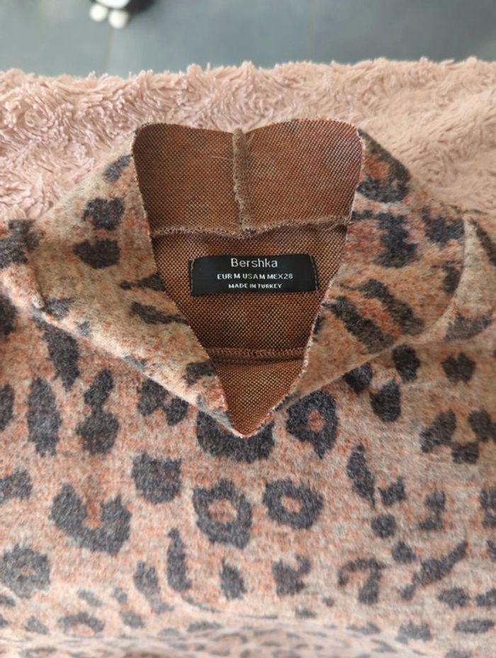 Haut léopard bershka manches courtes avec col - photo numéro 2