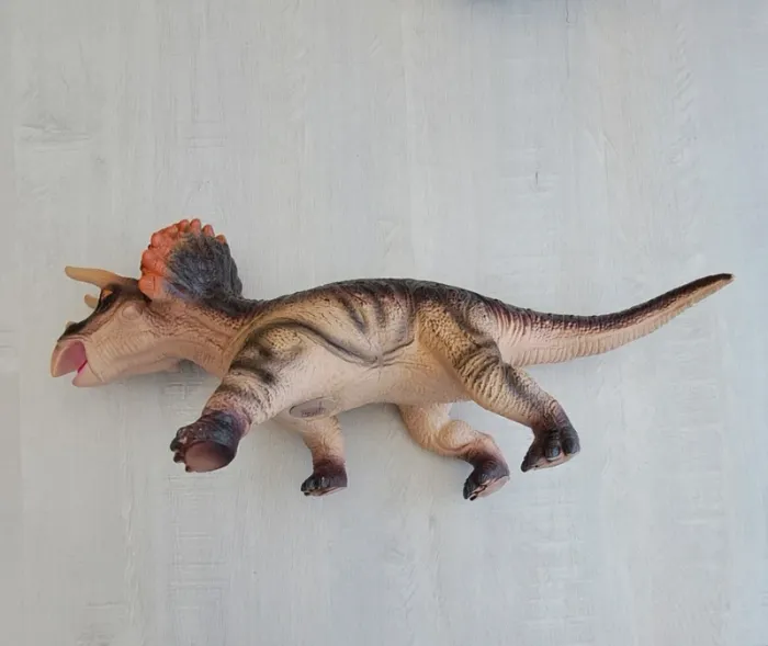 Jouet grand dinosaure - figurine - triceratops - photo numéro 2