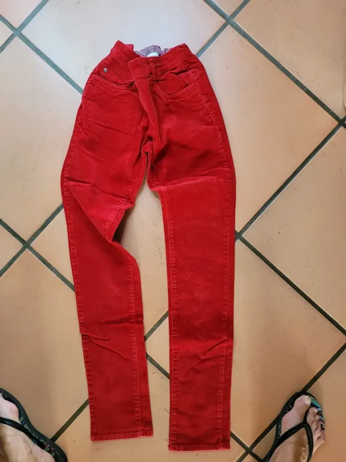 Pantalon  velours rouge 12 ans tbe - photo numéro 5