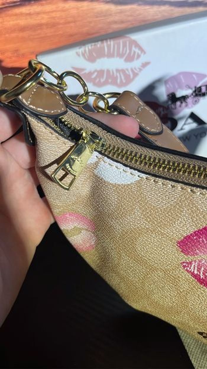 Sac Coach New York Bisous 💋 - photo numéro 4
