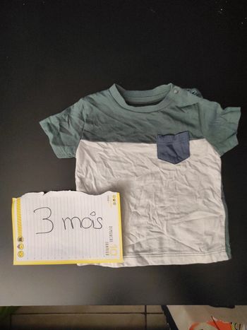 Tee short vert et blanc