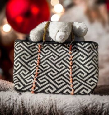 Sac cabas tissu géométrique pompom corail pour été