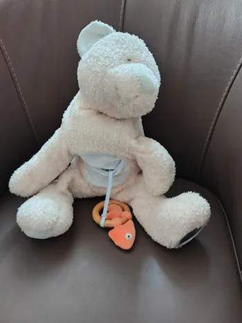 Peluche Grand ours blanc avec poisson orange et anneau pour bébé